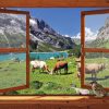 Openslaand bruin venster: bergwei met koeien