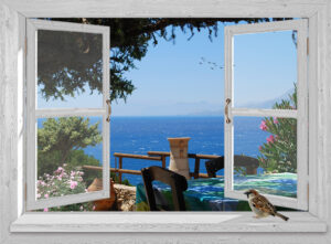 Openslaand wit venster: Taverna met uitzicht op zee